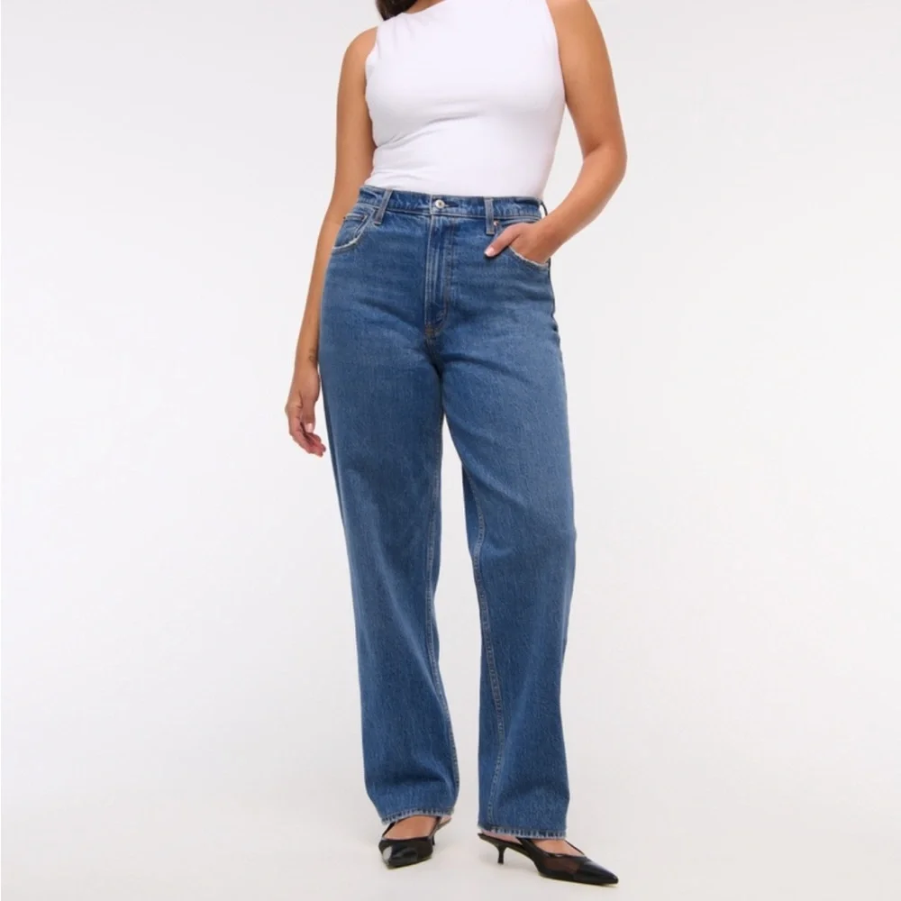 Abercrombie Ultra High Rise 90s Straight Jean - Picture 3 of 6